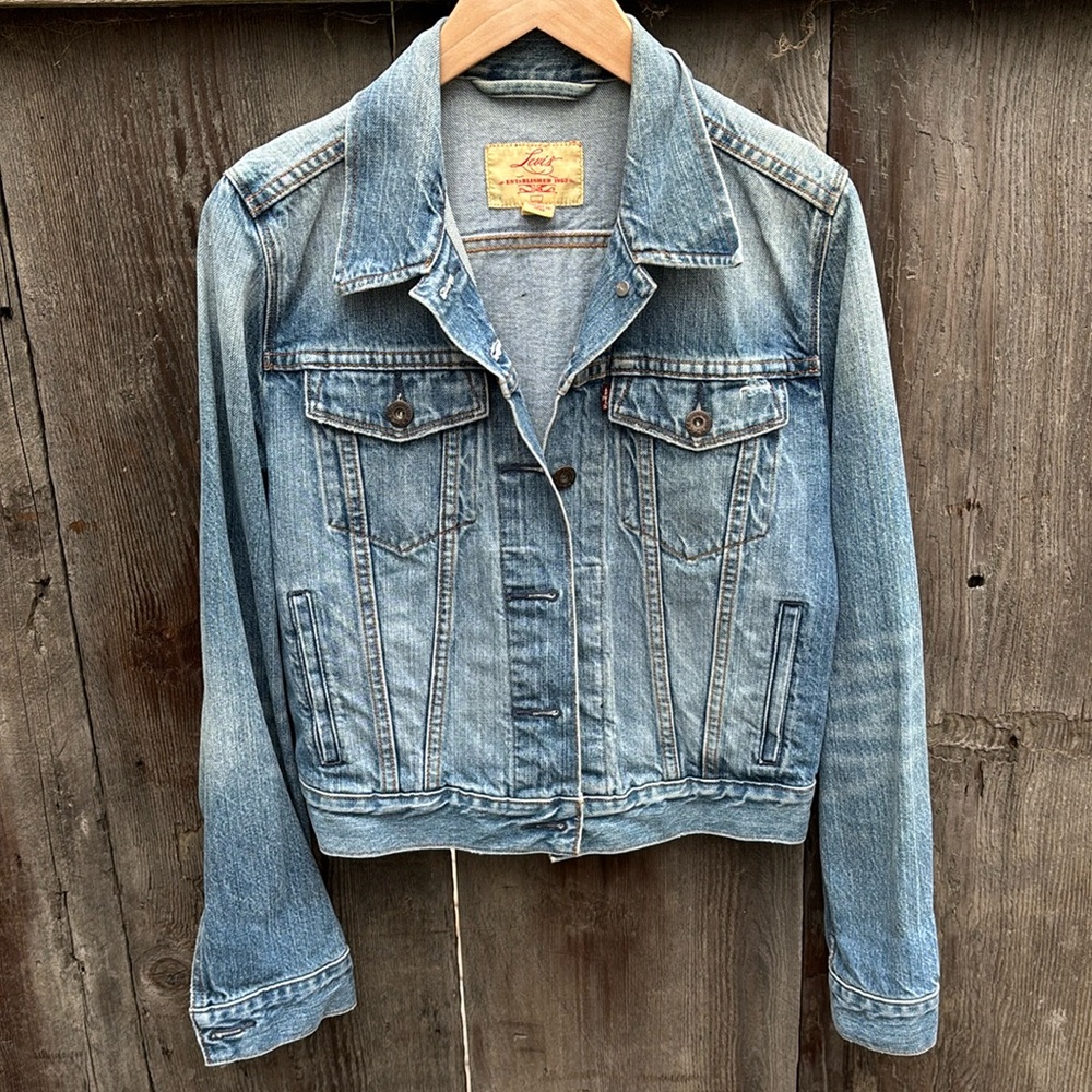 Levi’s Jean jacket vintage 2005 size small